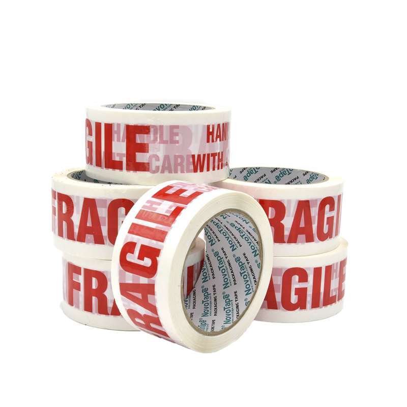 Nastro Adesivo Bianco con Stampa: FRAGILE (in Rosso) da 50x66 mm; Disponibile in confezioni da 6 Rotoli. Nastro Adesivo Bianco con Stampa: FRAGILE (in Rosso) da 50x66 mm; Disponibile in confezioni da 6 Rotoli.