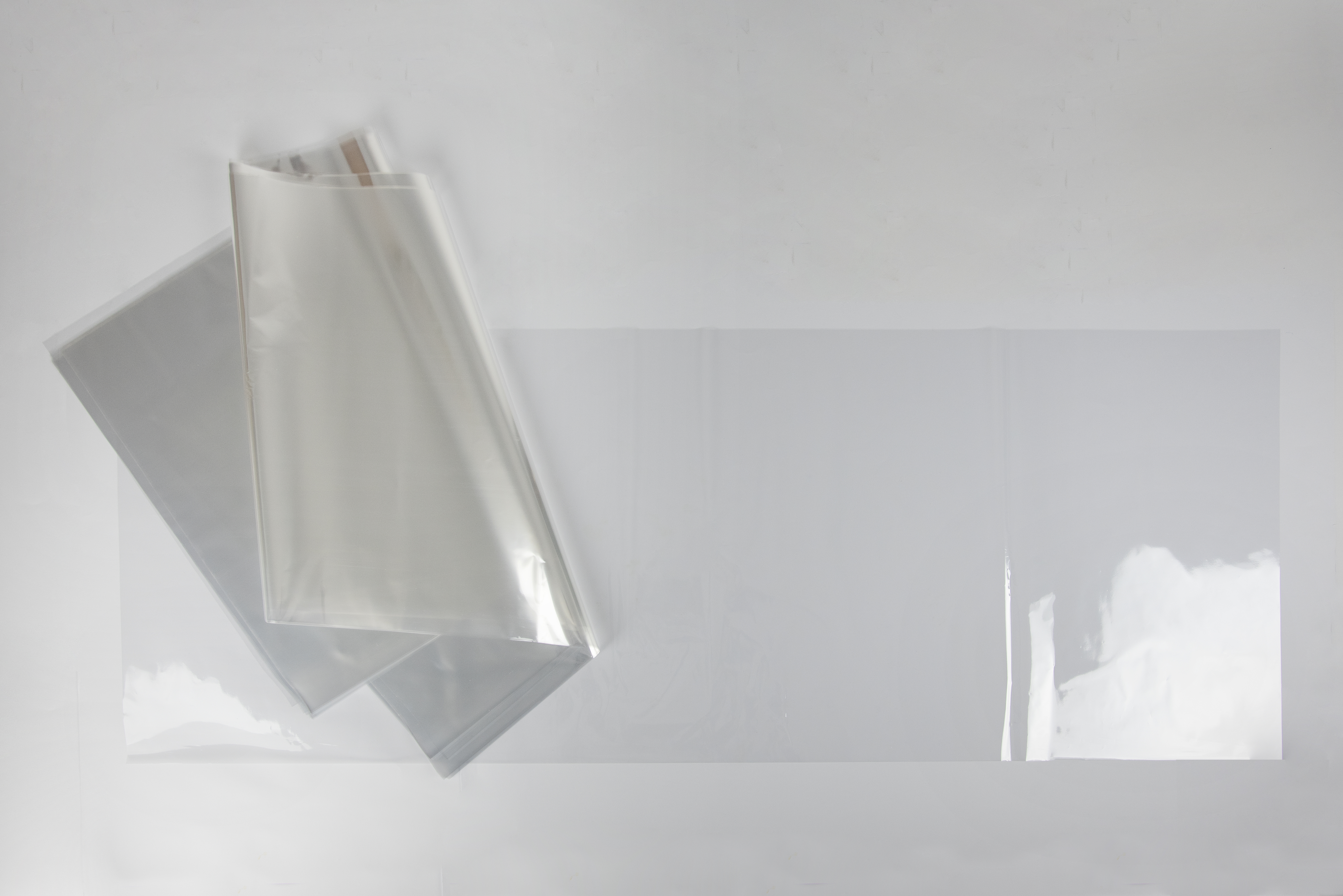 Fogli in polipropilene fogli in cellophane trasparente 100 x130 cm per confezionare cesti o per decorare 25 fogli Fogli in polipropilene fogli in cellophane trasparente 100 x130 cm per confezionare cesti o per decorare 25 fogli